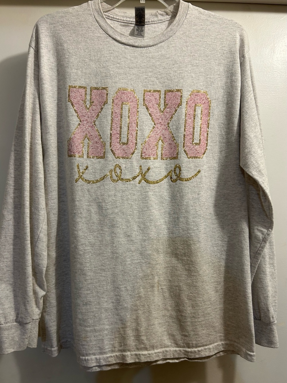 Gildan Light Gray Long Sleeve Tee with Pink and Gold XOXO Graphic